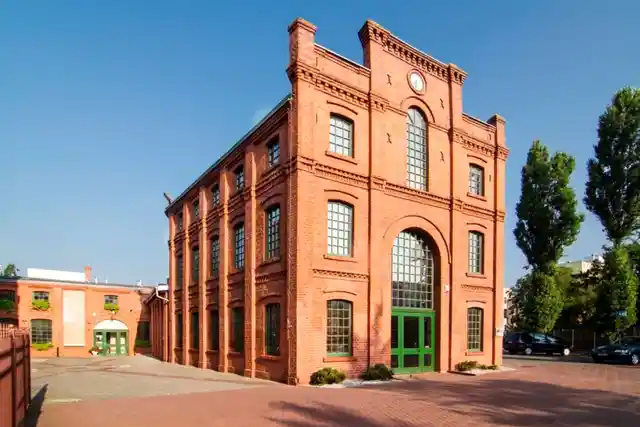 Pod Zegarem - Centrum Bumar, Joachima Lelewela 91, Toruń