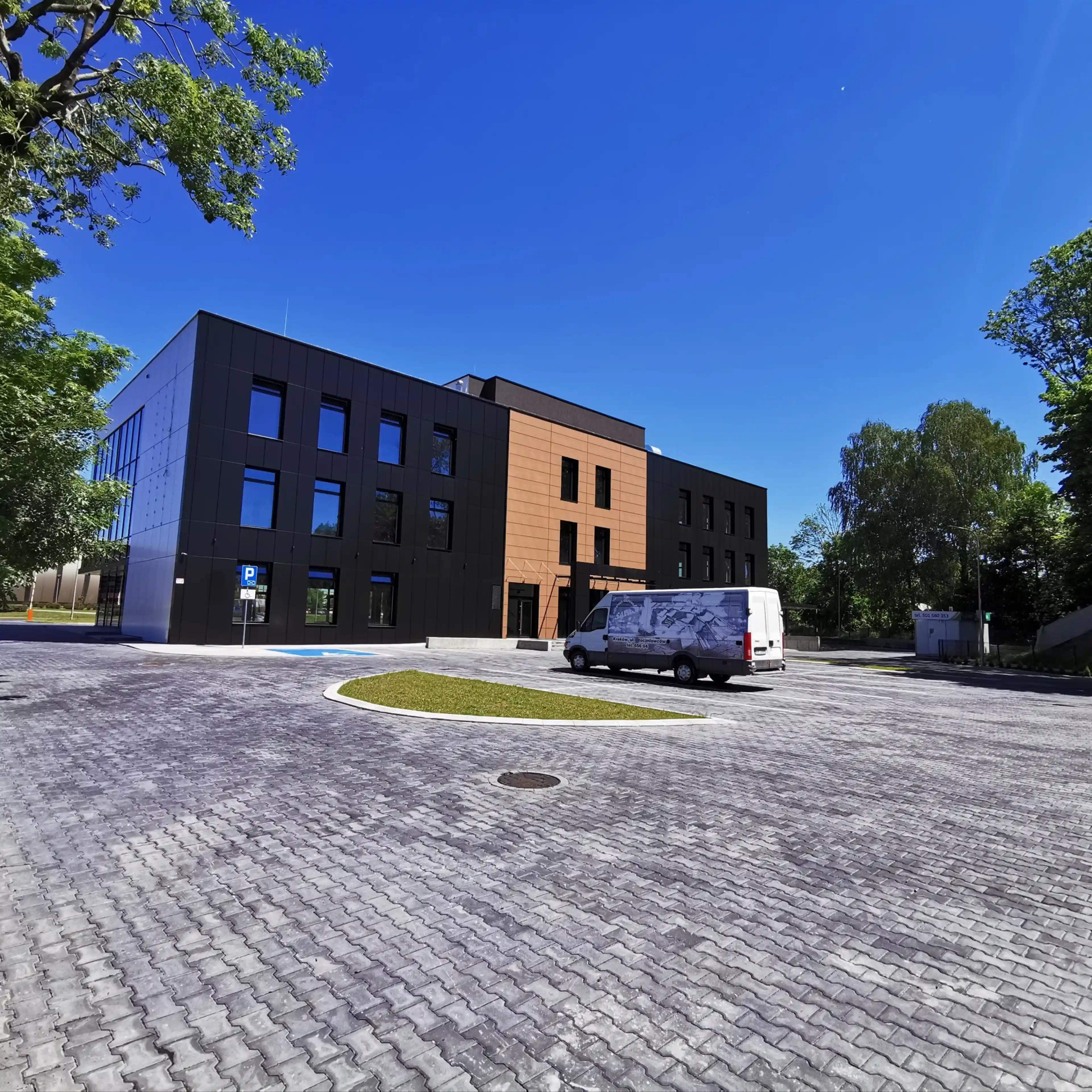 Biurowiec Czyżyny, Mieczysława Medweckiego 7, Krakow, Północny Wschód