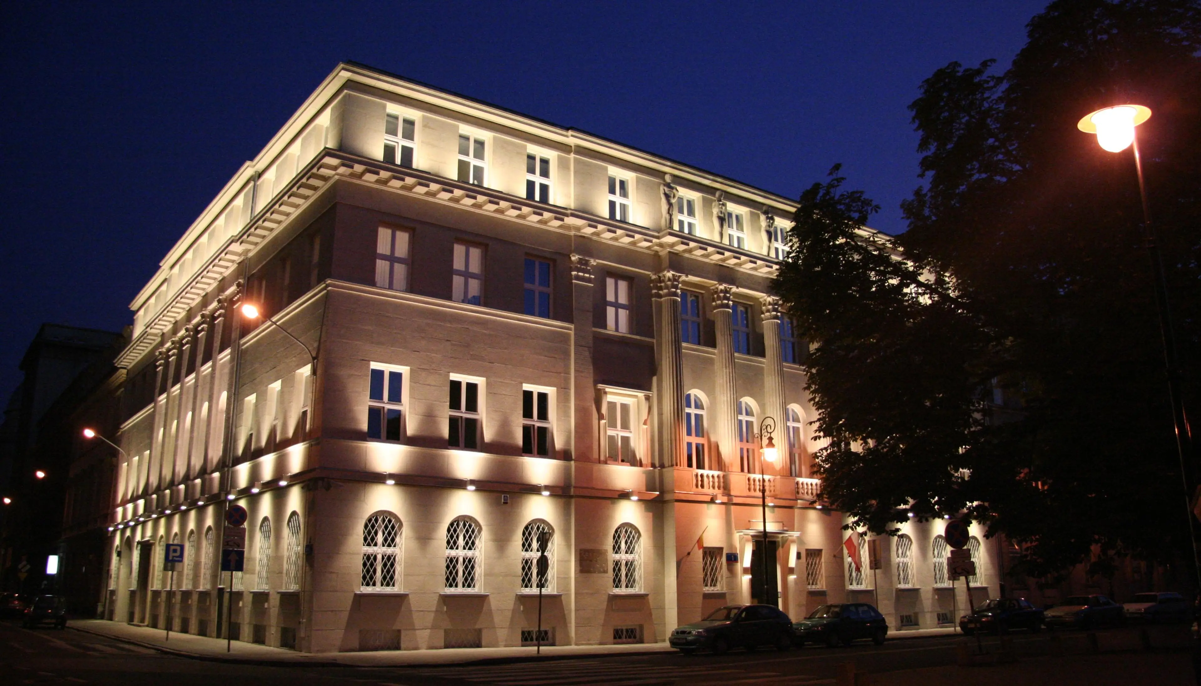 Plac Dąbrowskiego 1, Dąbrowskiego 1, Warszawa, Centrum