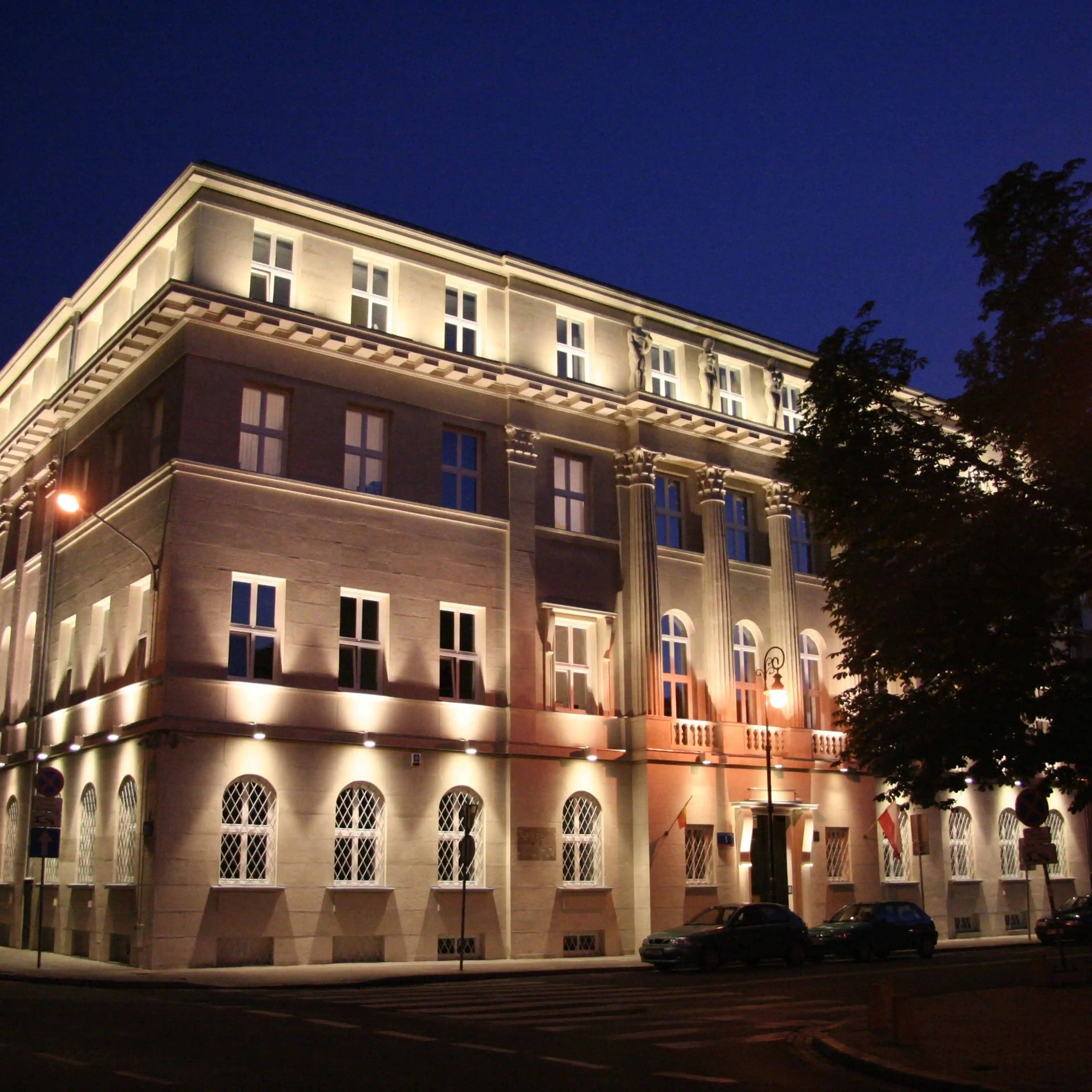 Plac Dąbrowskiego 1, Dąbrowskiego 1, Warszawa, Centrum