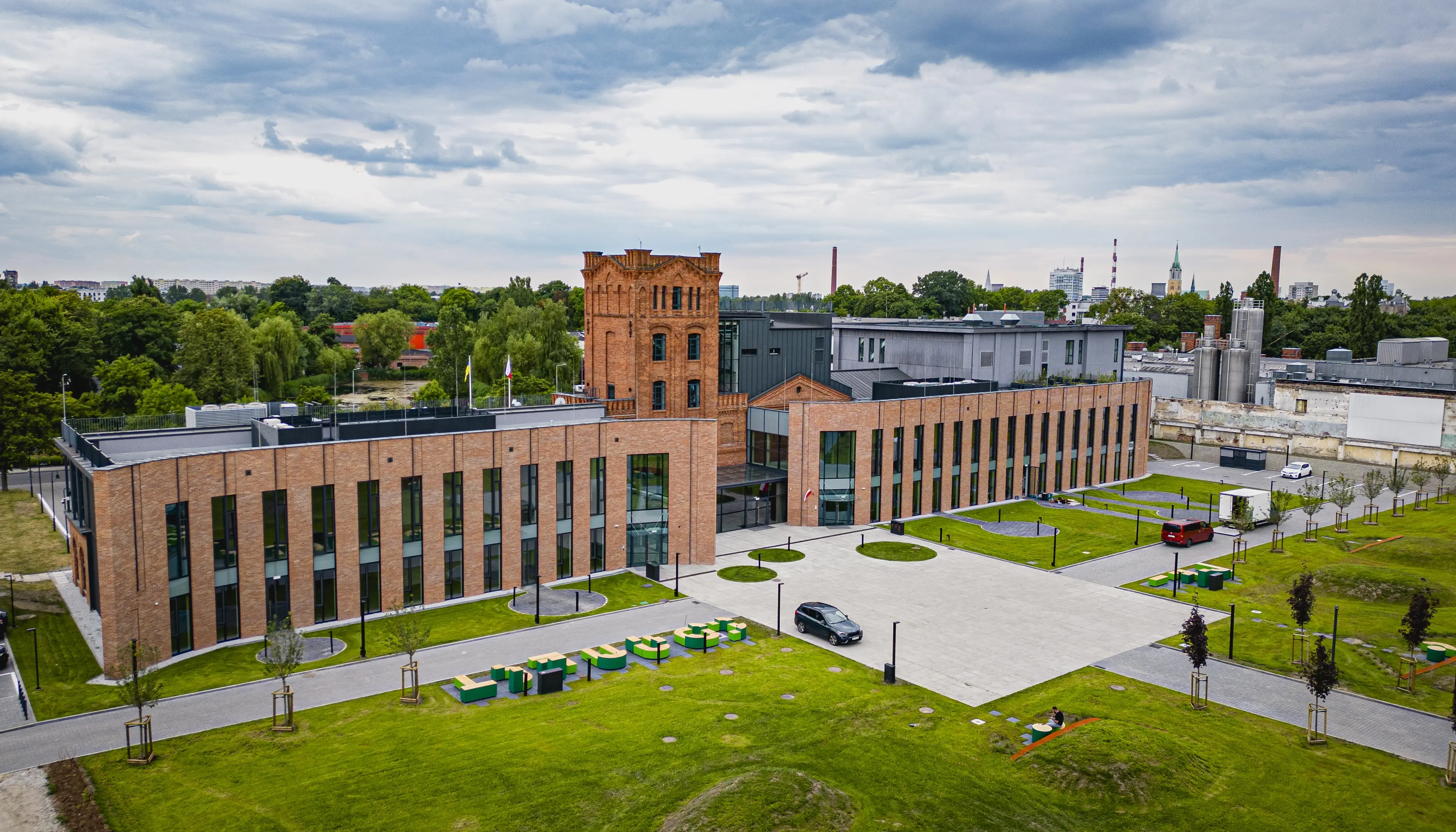 Re_Connect, Tymienieckiego 22G, Łódź, Widzew