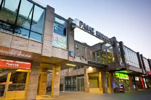 Lokale Handlowe Biura Pasaż Muranów, Al. Jana Pawła II 41 A, Warsaw, Wola