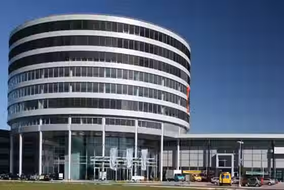 Mercedes Benz, Gottlieba Daimlera 1, Warszawa, Ochota i Włochy