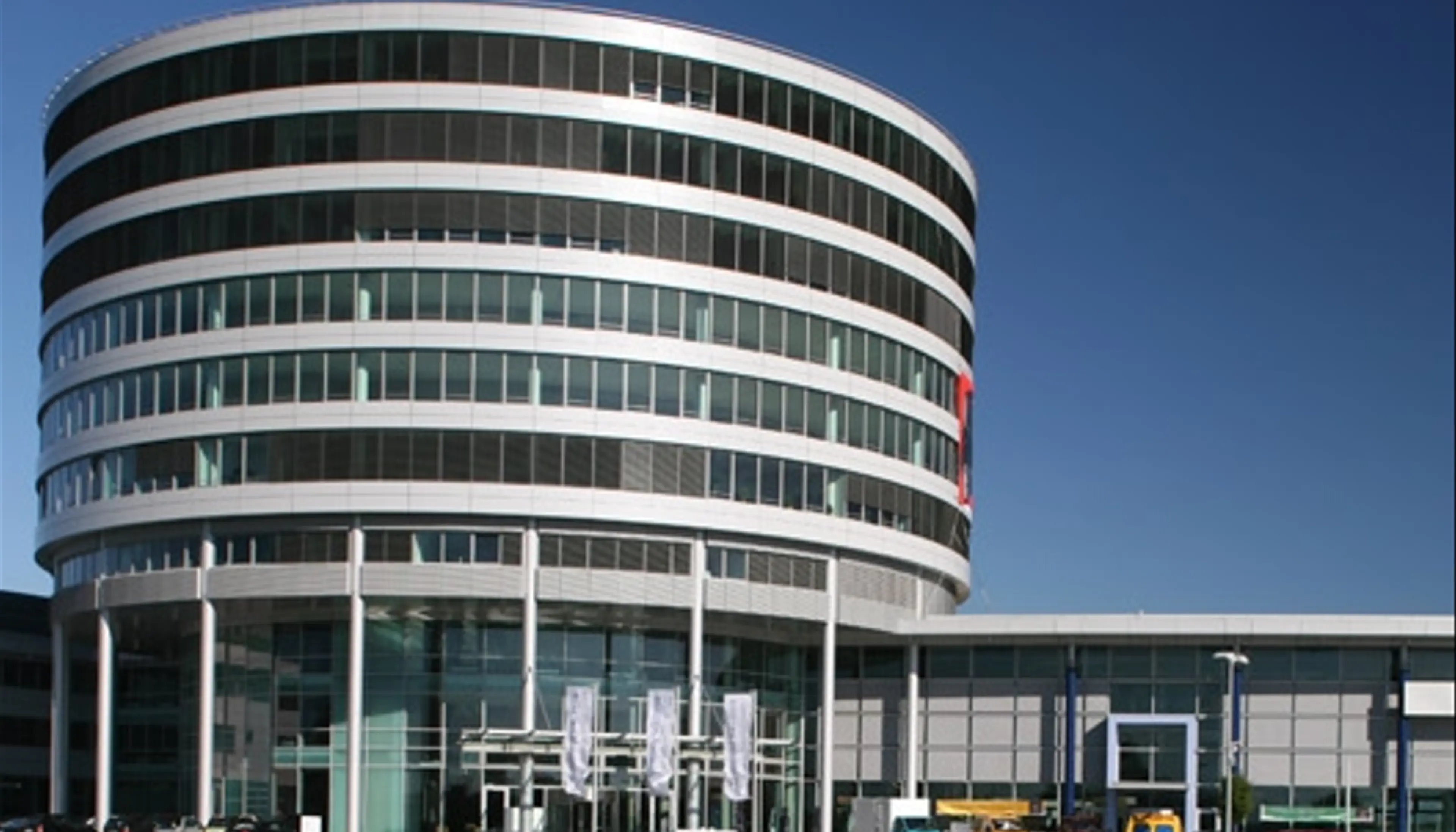 Mercedes Benz, Gottlieba Daimlera 1, Warszawa, Ochota i Włochy