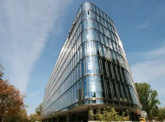 Dwie czołowe firmy dalej w Ambassador Office