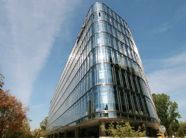Dwie czołowe firmy dalej w Ambassador Office